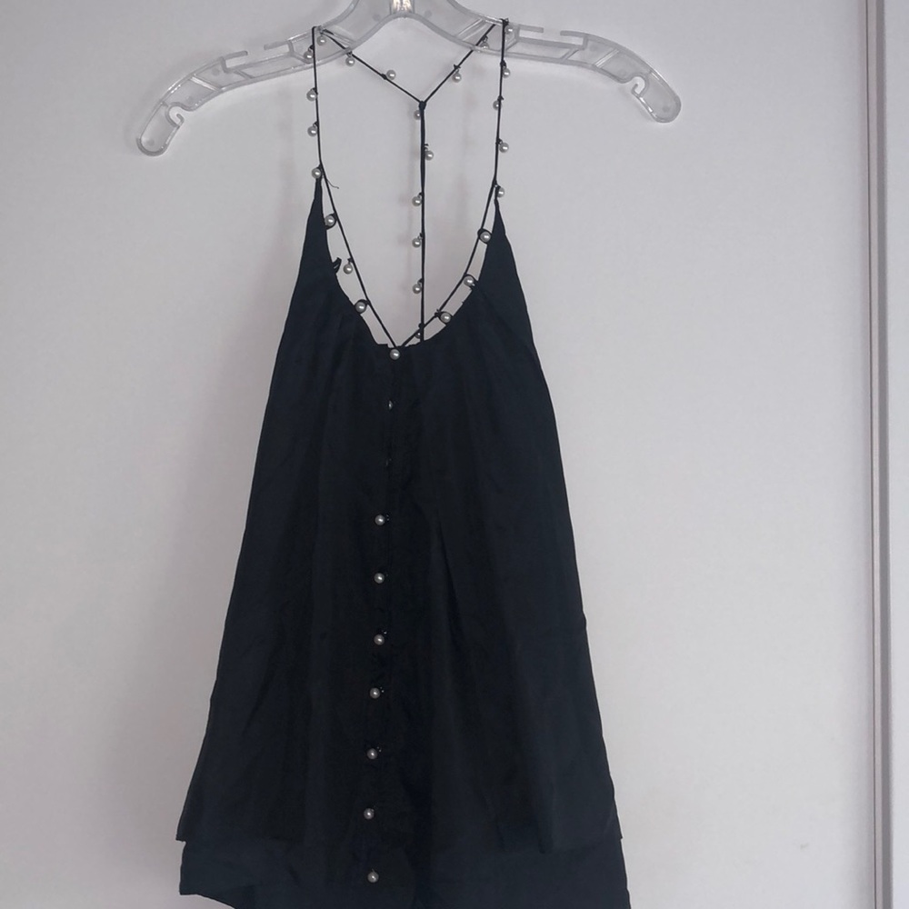 NWT! Robbi & Nikki black tank with pearl detail.